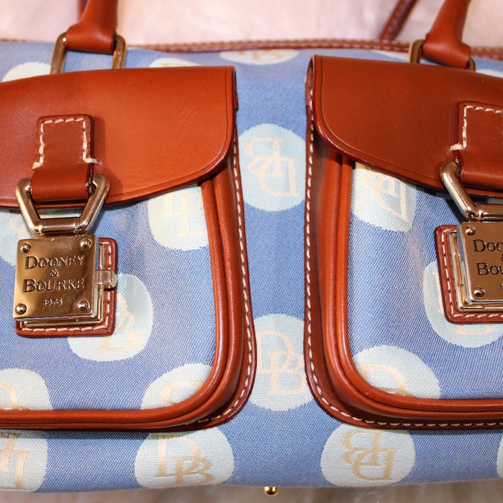 ** Host Pick 11/11!! 🥳 Classic Dooney & Bourke double pocket jacquard bag - Picture 3 of 13